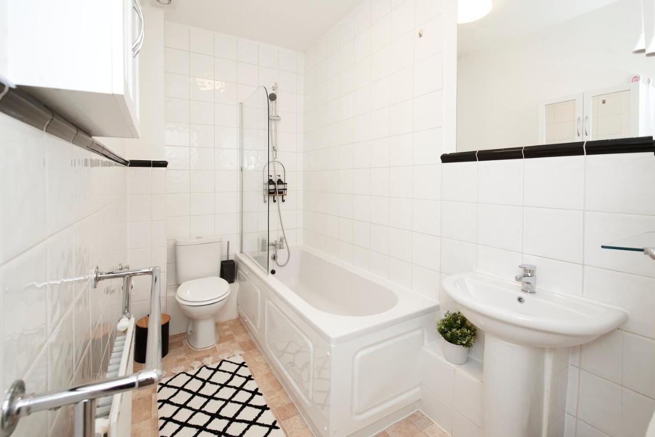 Excellent, Three Bedroom North London Apartment With Free Parking Экстерьер фото